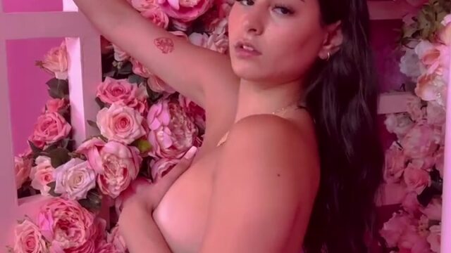 Sam Frank nude video showing off her body is so hot!!!