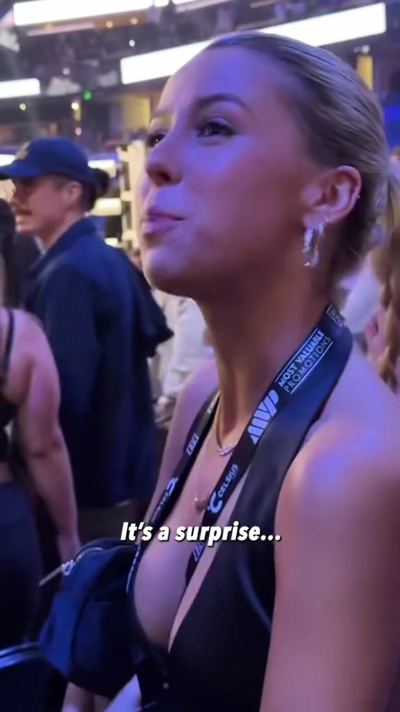 Hailey Welch aka Haliey Welch showing off her big breasts!!!