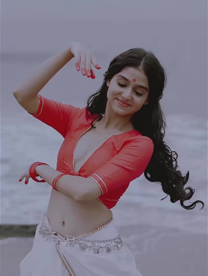 Anaswara Rajan viral video showing off her big breasts!!!