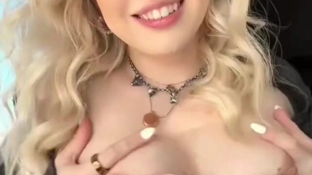 Eevie Aspen Onlyfans Lifts Her Shirt Show Off Her Big Breasts