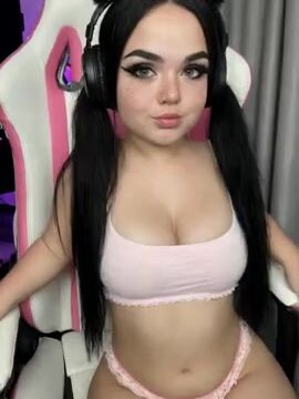 Leia Little Aka Leialittle Nude Showing Off Sexy Body